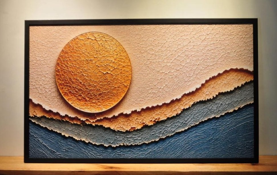Aurora Serena, obra en relieve colgada e iluminada
