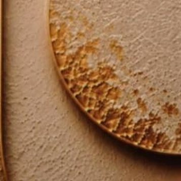 Detalle del relieve: Círculo y oro