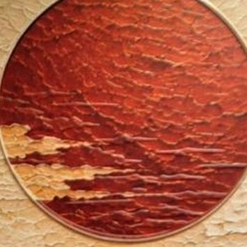 Detalle del relieve: Sol rojo